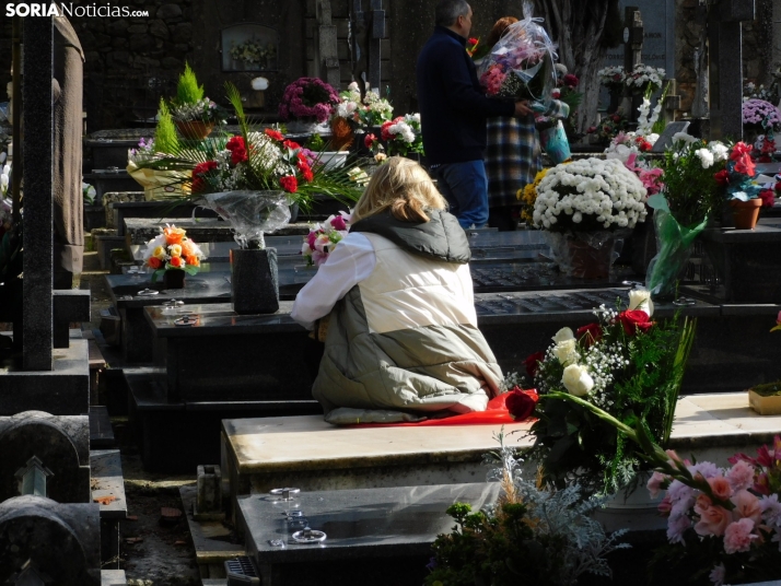 En im&aacute;genes: Los sorianos acuden en masa al cementerio para visitar a sus difuntos