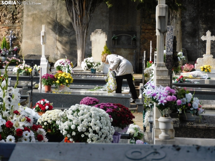 En im&aacute;genes: Los sorianos acuden en masa al cementerio para visitar a sus difuntos