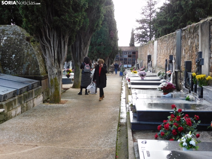 En im&aacute;genes: Los sorianos acuden en masa al cementerio para visitar a sus difuntos