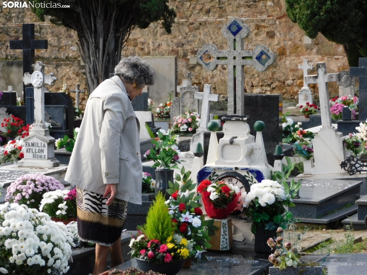 En im&aacute;genes: Los sorianos acuden en masa al cementerio para visitar a sus difuntos