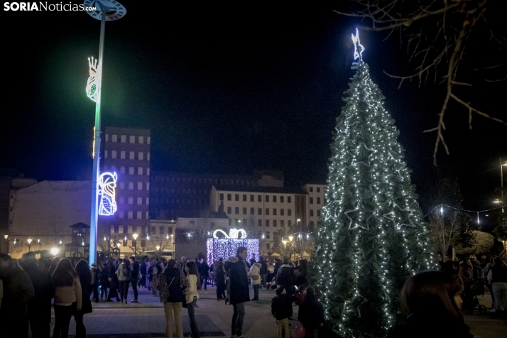 En im&aacute;genes: &Oacute;lvega da comienzo a la Navidad con el encendido de sus luces