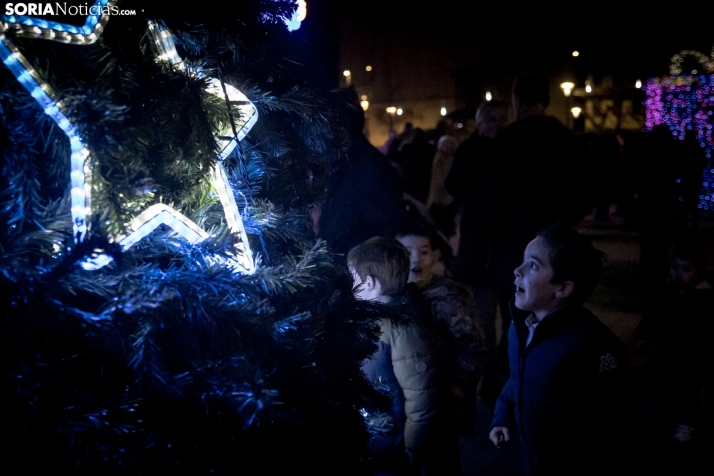 En im&aacute;genes: &Oacute;lvega da comienzo a la Navidad con el encendido de sus luces