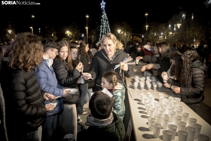 En im&aacute;genes: &Oacute;lvega da comienzo a la Navidad con el encendido de sus luces