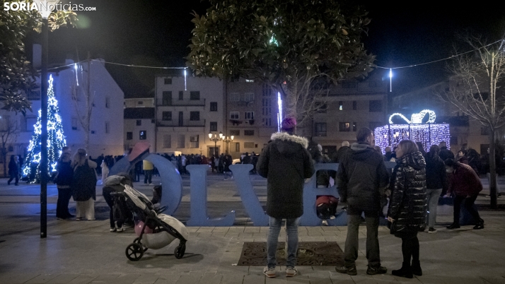 En im&aacute;genes: &Oacute;lvega da comienzo a la Navidad con el encendido de sus luces