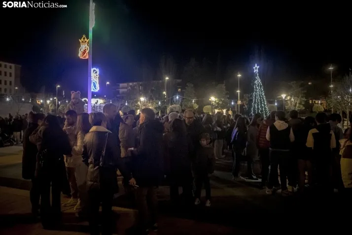 En im&aacute;genes: &Oacute;lvega da comienzo a la Navidad con el encendido de sus luces