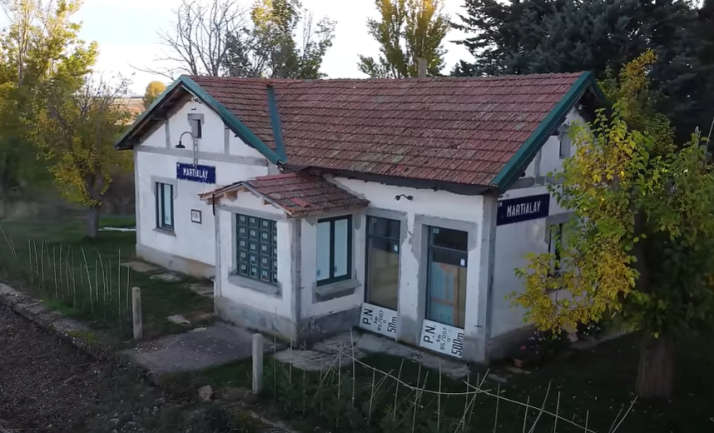 Convierten esta estación de tren abandonada en una casa rural