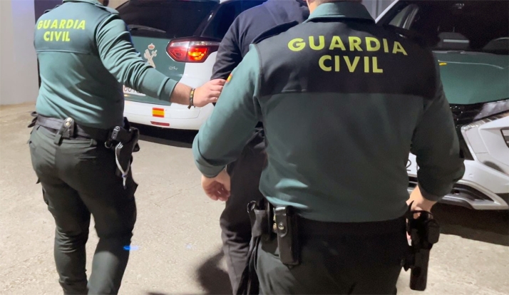 La Guardia Civil detiene a una persona por falsificación de la tarjeta de demandante de asilo