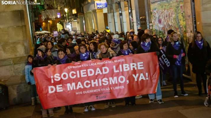 Antígona denuncia actos vandálicos contra la pirámide de la violencia y esculturas de mujeres asesinadas ubicado en la universidad