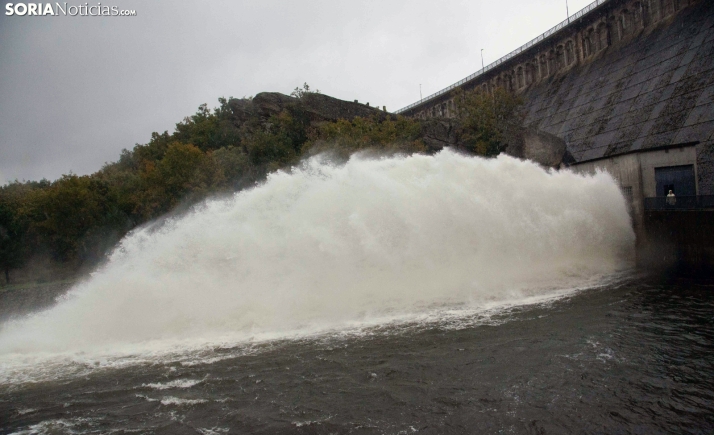 Bajan los niveles del embalse