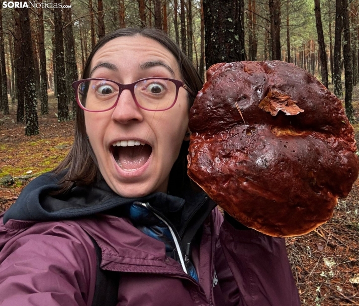 Esta vecina de Navarra encuentra un hongo de 1,420 kg. en Soria