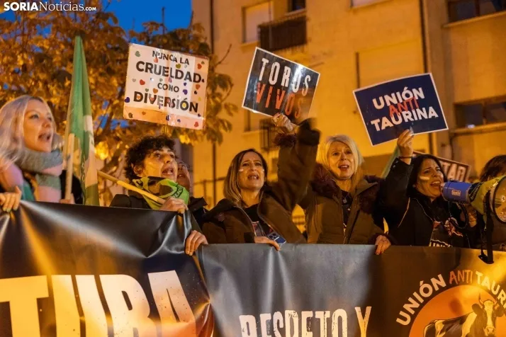 Manifestación PACMA Toro Jubilo./ Viksar Fotografía
