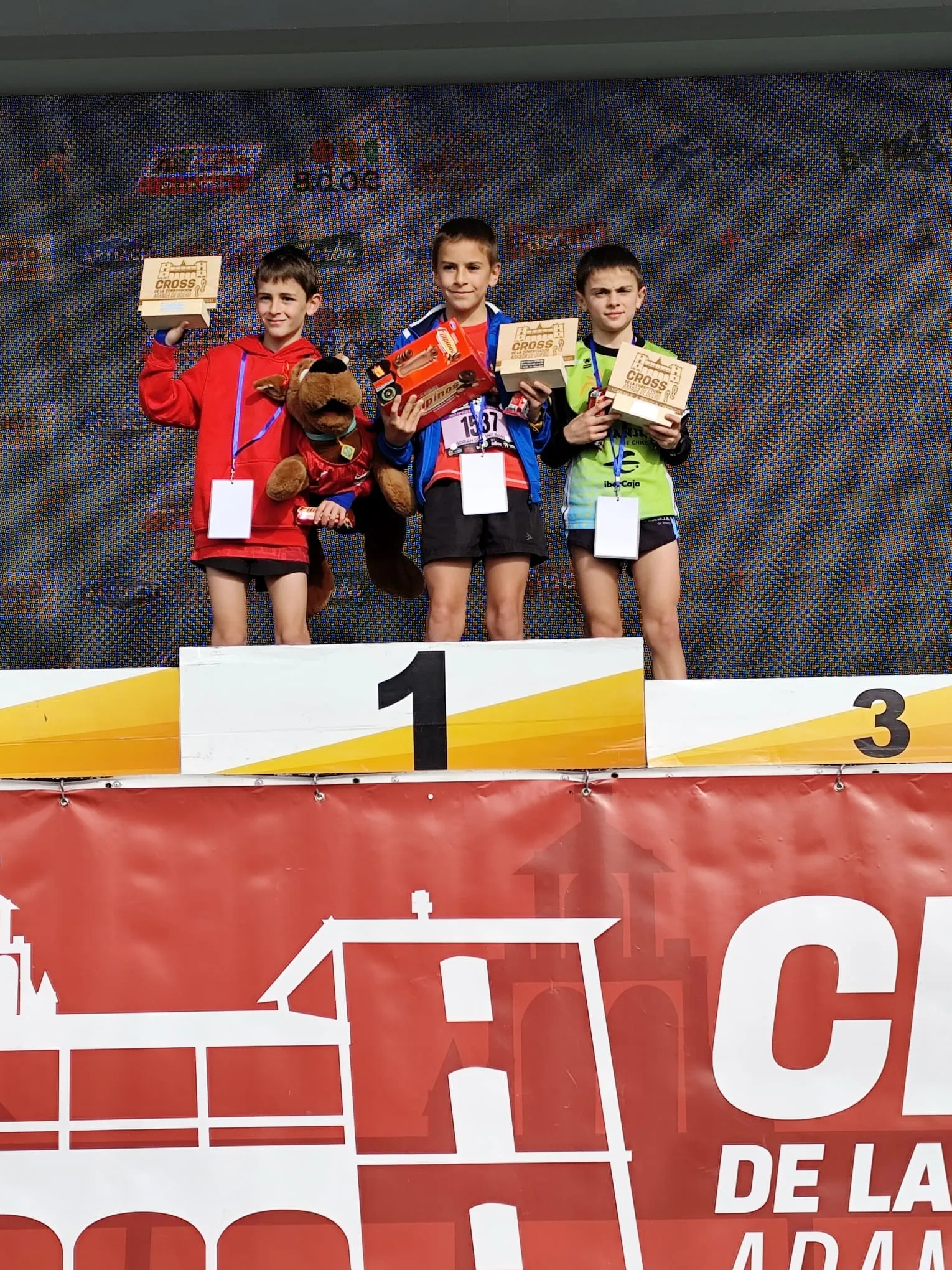 Foto 2 - Buen bot&iacute;n de los atletas sorianos en el Cross de la Constituci&oacute;n de Aranda de Duero