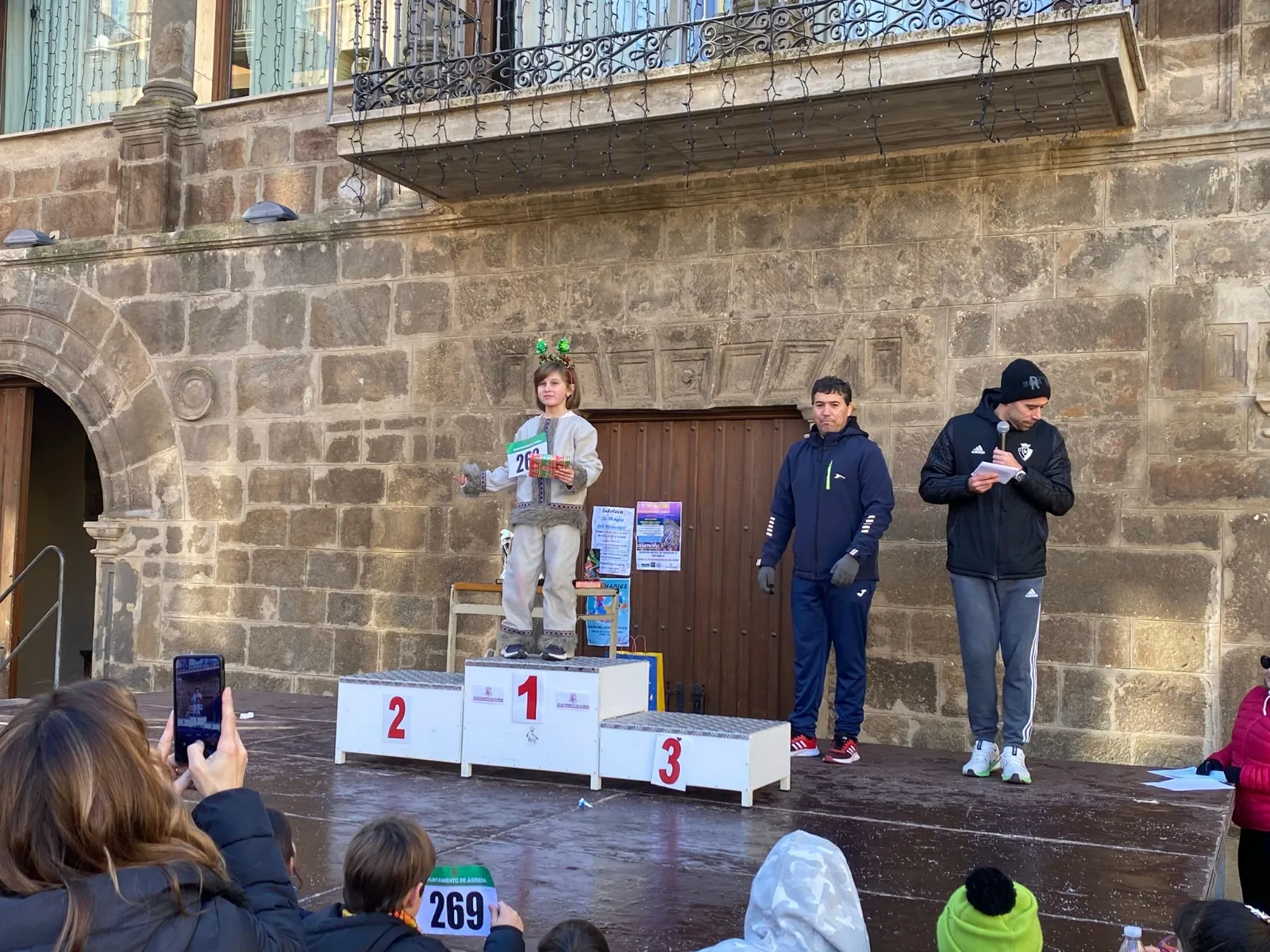 Una imagen de la entrega de trofeos y obsequios. /AÁ