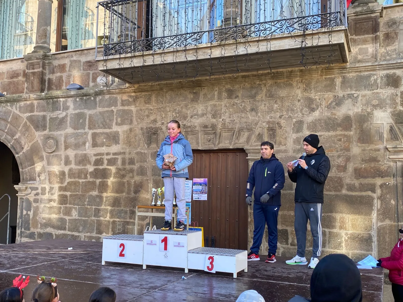 Una imagen de la entrega de trofeos y obsequios. /AÁ