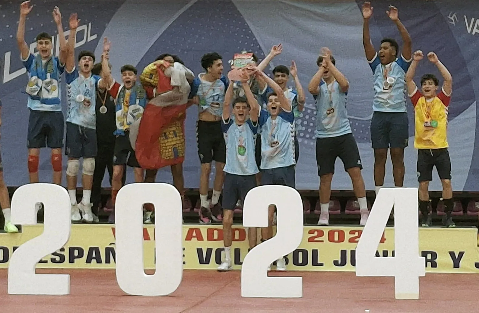 Foto 2 - R&iacute;o Duero Soria se lleva la Copa de Espa&ntilde;a de Voleibol Juvenil