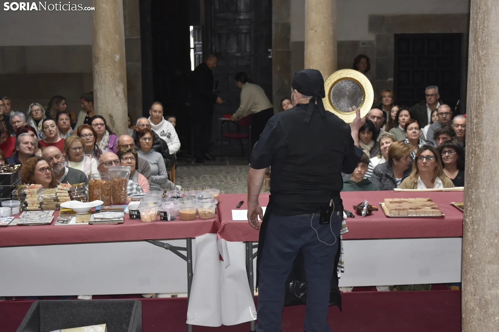 Elaboración con bombones de cardo rojo de Ágreda.