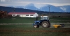 Un tractor en labores de invierno en un campo de la provincia. /PC