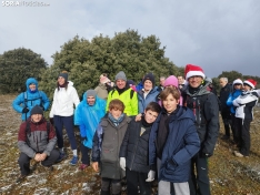 La Asociación Pico Frentes coloca su belén. 