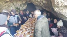 Foto 4 - Golmayo celebra su tradición navideña con la subida del Belén a la cueva