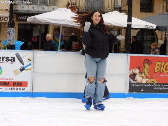 Soria patina sobre hielo, en fotos