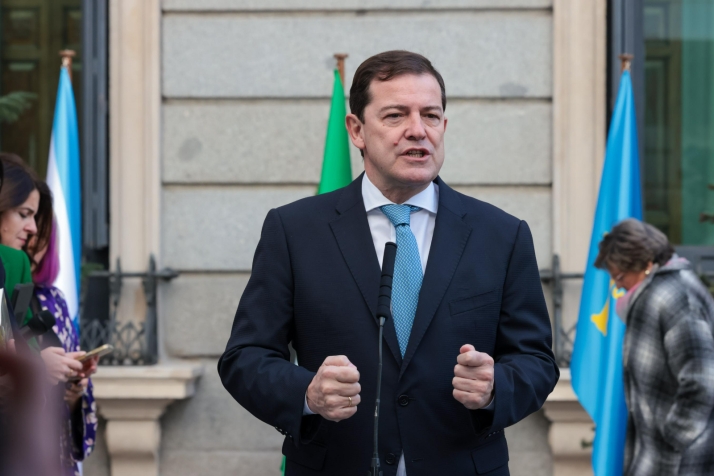 Mañueco defiende la igualdad entre todos los españoles y ensalza la figura de Adolfo Suárez en el Día de la Constitución Española