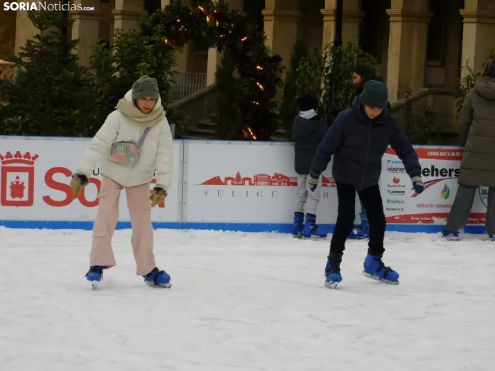 Soria patina sobre hielo, en fotos