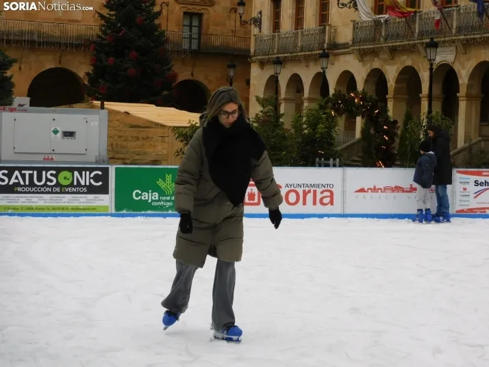 Soria patina sobre hielo, en fotos