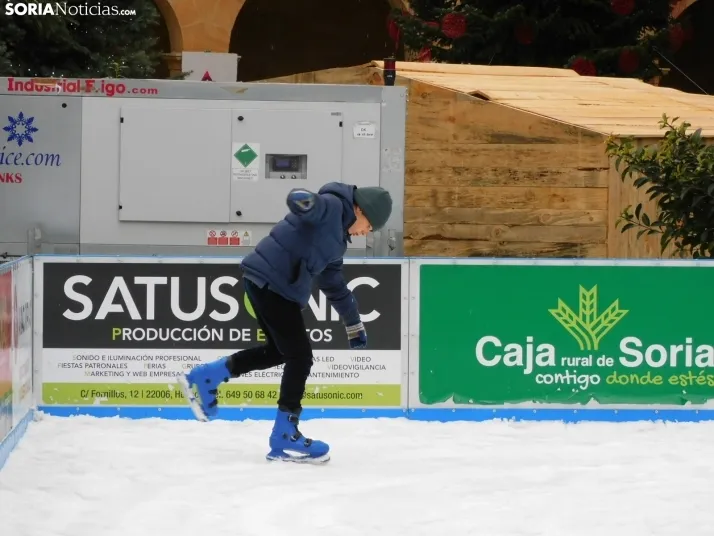 Soria patina sobre hielo, en fotos