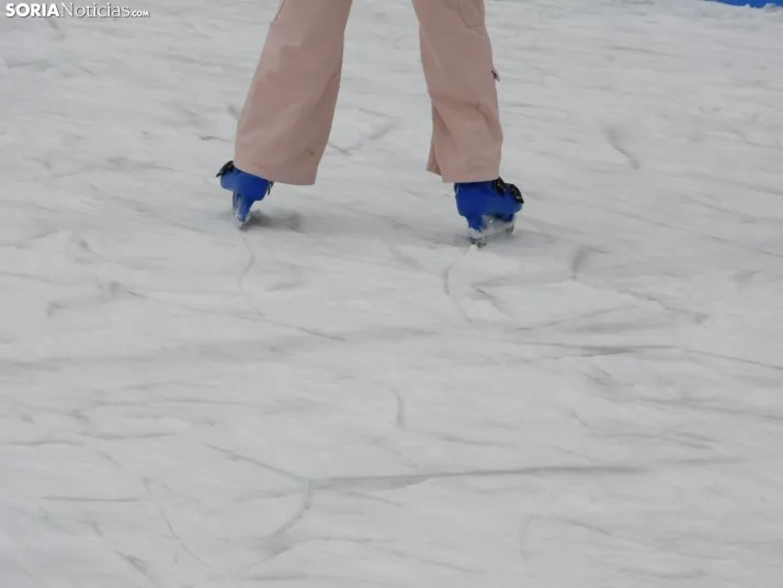 Soria patina sobre hielo, en fotos