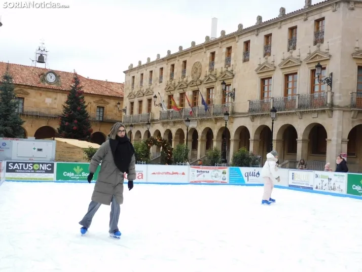 Soria patina sobre hielo, en fotos