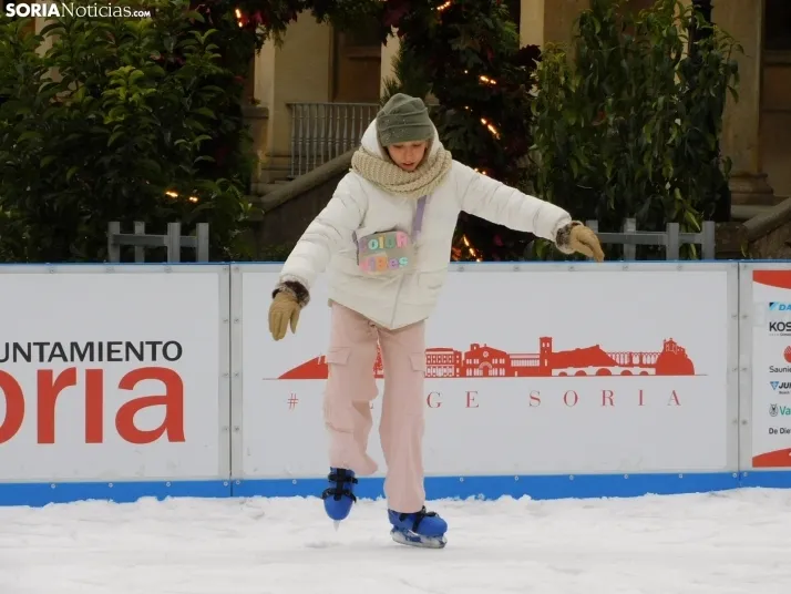 Soria patina sobre hielo, en fotos