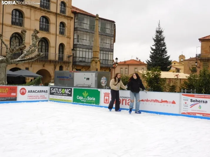 Soria patina sobre hielo, en fotos