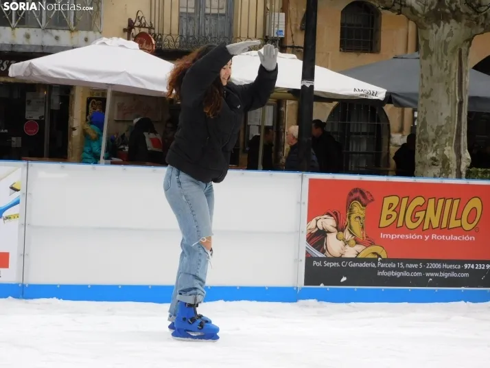 Soria patina sobre hielo, en fotos