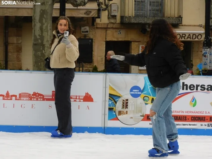 Soria patina sobre hielo, en fotos