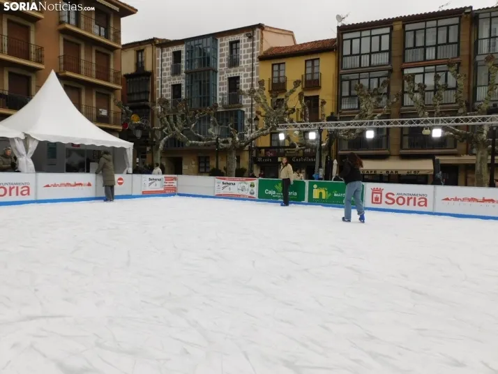 Soria patina sobre hielo, en fotos