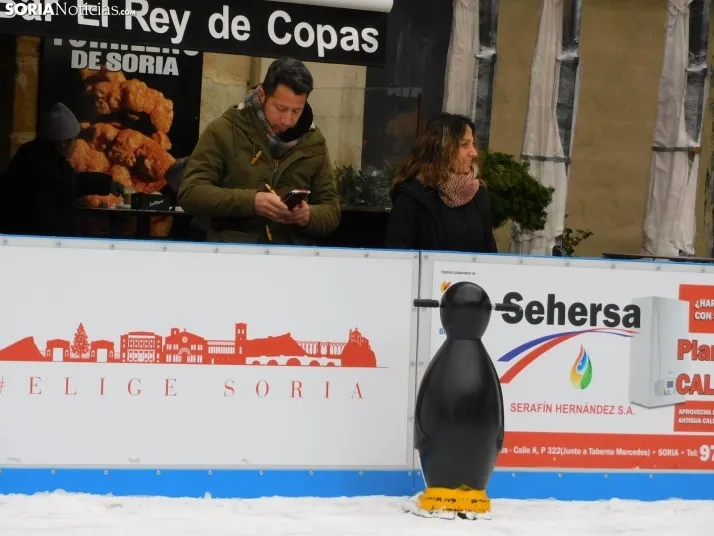 Soria patina sobre hielo, en fotos