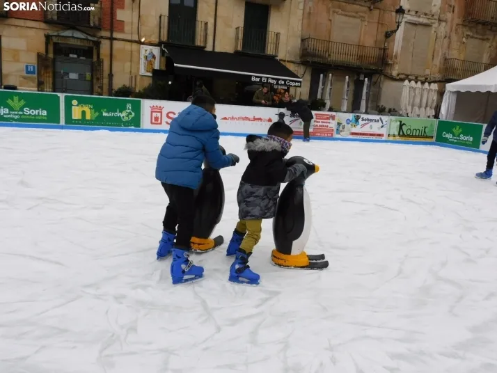Soria patina sobre hielo, en fotos