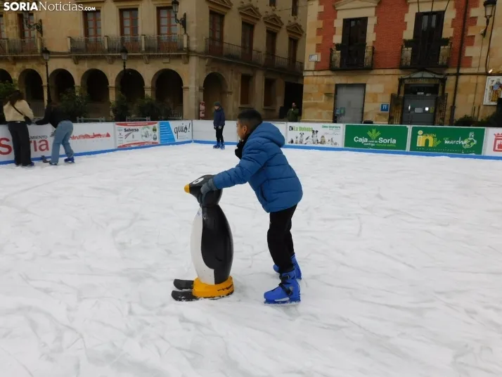 Soria patina sobre hielo, en fotos