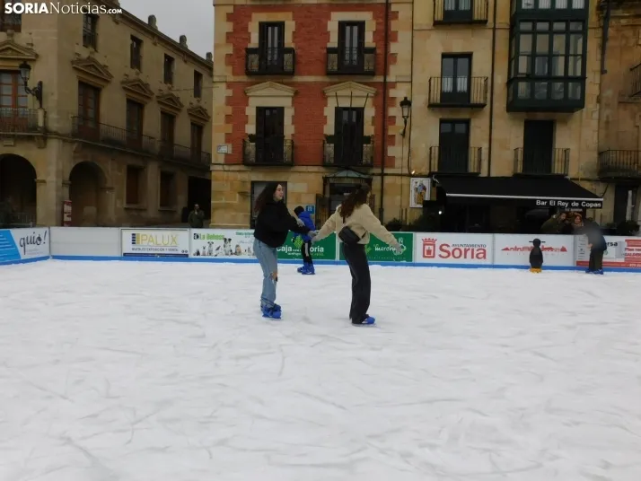 Soria patina sobre hielo, en fotos