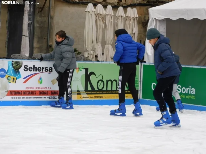 Soria patina sobre hielo, en fotos