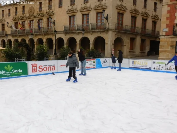 Soria patina sobre hielo, en fotos