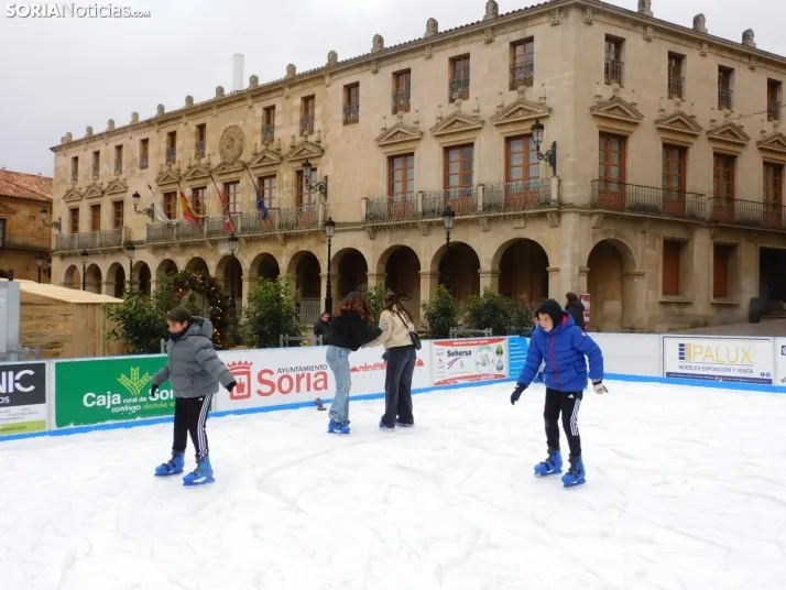 Soria patina sobre hielo, en fotos