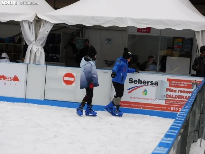 Soria patina sobre hielo, en fotos