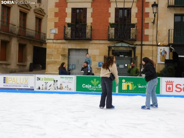 Soria patina sobre hielo, en fotos