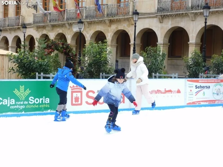 Soria patina sobre hielo, en fotos