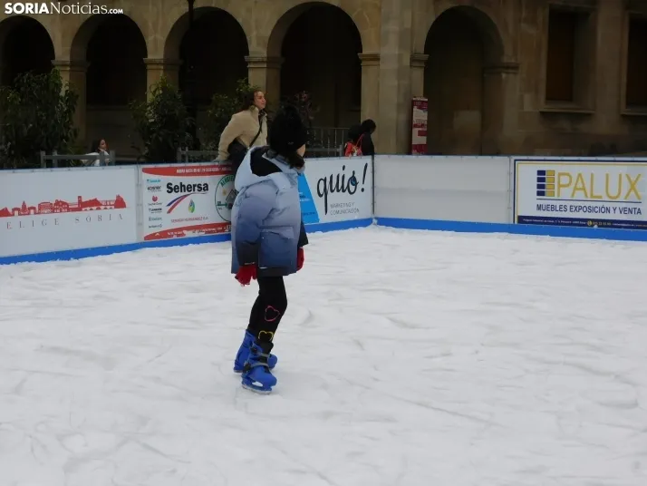 Soria patina sobre hielo, en fotos