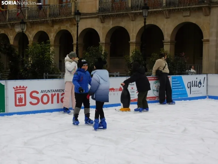 Soria patina sobre hielo, en fotos