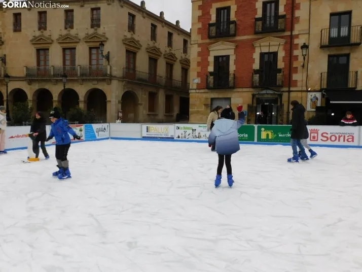 Soria patina sobre hielo, en fotos