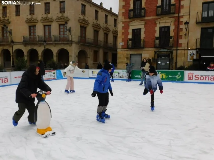 Soria patina sobre hielo, en fotos