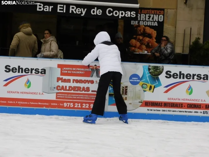 Soria patina sobre hielo, en fotos